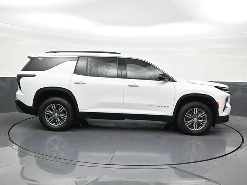 Used 2026 Chevrolet Traverse LT FWD image 7