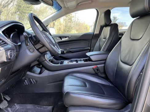 Used 2019 Ford Edge Titanium w/ Cold Weather Package AWD/4WD image 3