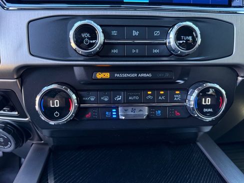 Used 2022 Ford F350 Platinum w/ FX4 Off-Road Package AWD/4WD image 17