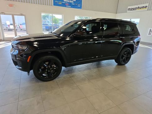 Used 2024 Jeep Grand Cherokee L Laredo AWD/4WD image 18