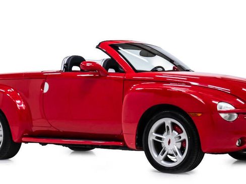 Used 2004 Chevrolet SSR w/ Preferred Equipment Group image 1