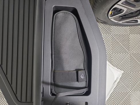 Used 2024 Rivian R1T Adventure AWD/4WD image 32
