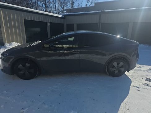 Used 2024 Toyota Prius LE image 2