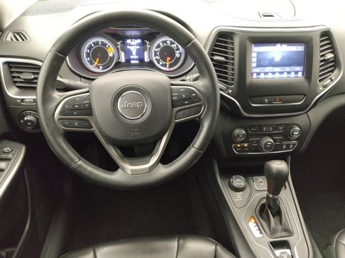 Used 2019 Jeep Cherokee Latitude Plus AWD/4WD image 22