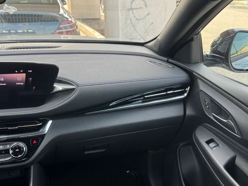 Used 2025 Buick Envista Sport Touring image 34