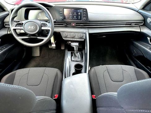 Used 2024 Hyundai Elantra SE image 22
