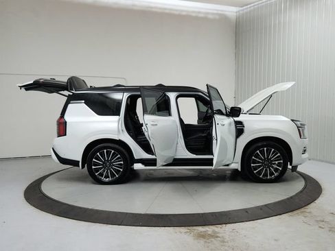 Used 2025 Nissan Armada Platinum Reserve AWD/4WD image 16
