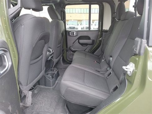 Used 2022 Jeep Gladiator Willys image 16