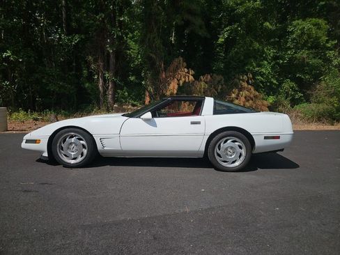 Used 1996 Chevrolet Corvette Coupe RWD image 8