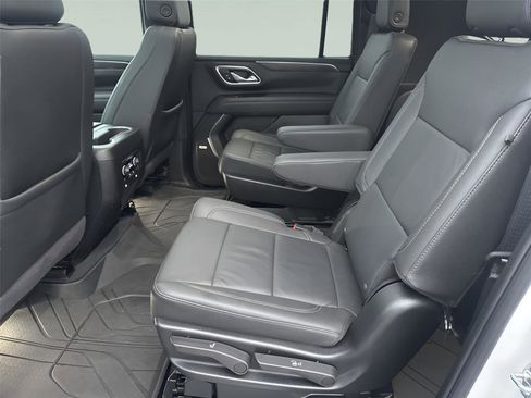 Used 2024 Chevrolet Suburban Z71 w/ Luxury Package image 14