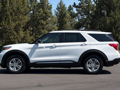 Used 2021 Ford Explorer XLT AWD/4WD image 7