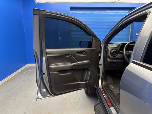 Used 2023 Chevrolet Colorado Trail Boss w/ Technology Package image 10