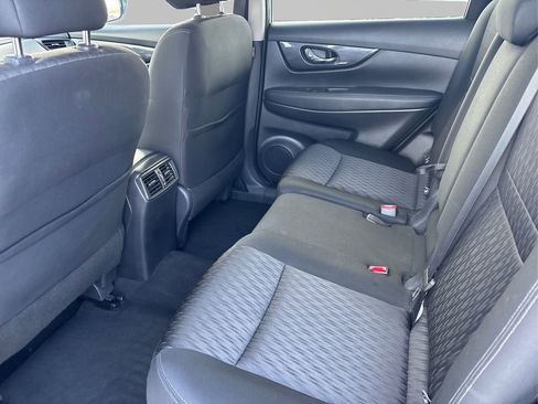 Used 2018 Nissan Rogue SV image 10