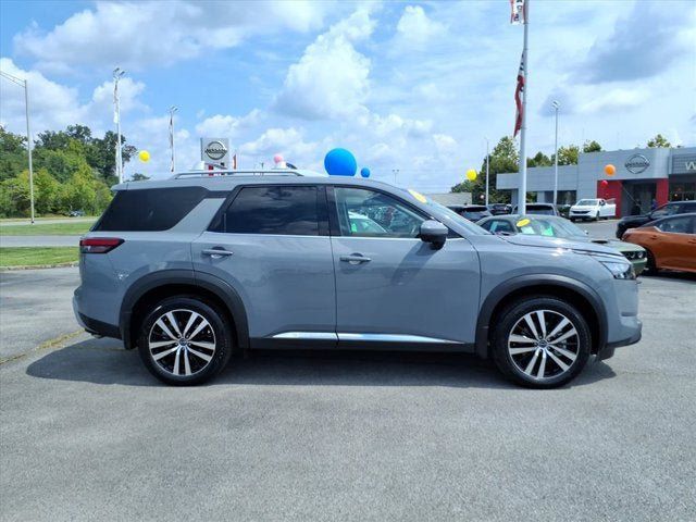 Certified 2025 Nissan Pathfinder Platinum w/ Cargo Package AWD/4WD image 16