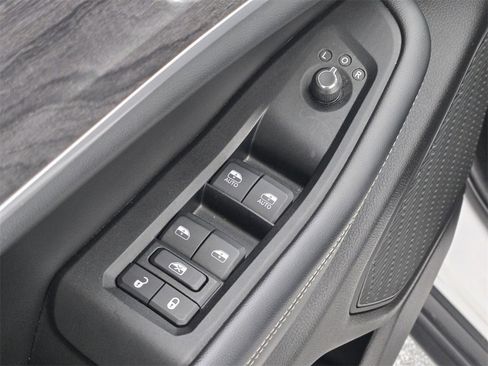 Used 2024 Jeep Grand Cherokee Limited image 25