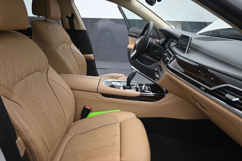Used 2019 BMW 750i w/ Executive Package RWD image 21