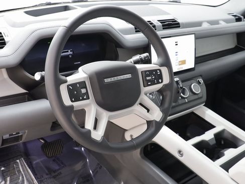 Used 2025 Land Rover Defender 110 S image 7