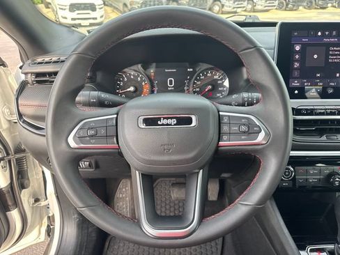 Used 2025 Jeep Compass Trailhawk w/ Trailer Tow Group AWD/4WD image 16
