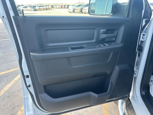 Used 2022 RAM 2500 Tradesman w/ Chrome Appearance Group image 16