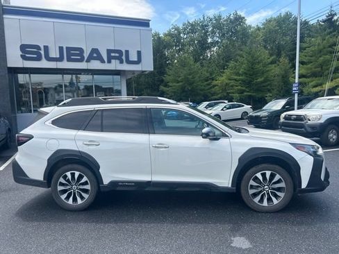 Used 2023 Subaru Outback Touring AWD/4WD image 2