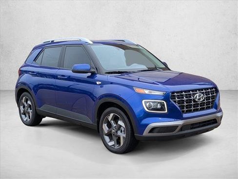 Used 2025 Hyundai Venue Limited FWD image 4