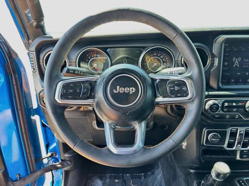 Used 2023 Jeep Gladiator Overland AWD/4WD image 11
