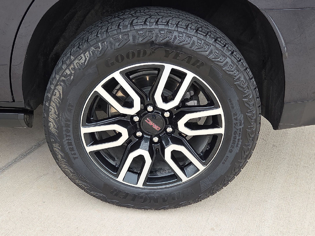 Used 2023 GMC Yukon AT4 w/ AT4 Premium Plus Package AWD/4WD image 11