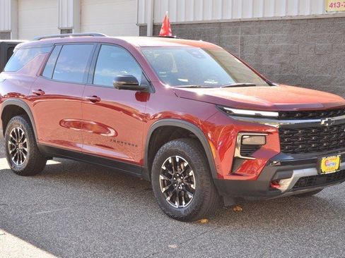 Used 2024 Chevrolet Traverse Z71 w/ Enhanced Driving Package image 2