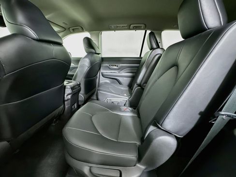 Used 2025 Toyota Grand Highlander AWD image 27