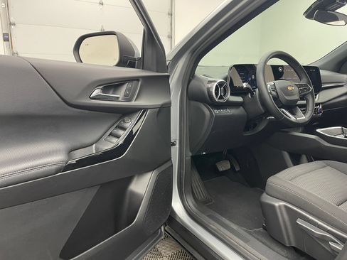 Used 2026 Chevrolet Equinox LT AWD/4WD image 14