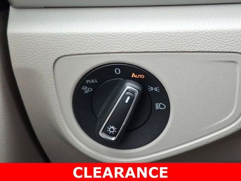 Used 2022 Volkswagen Atlas SE image 25