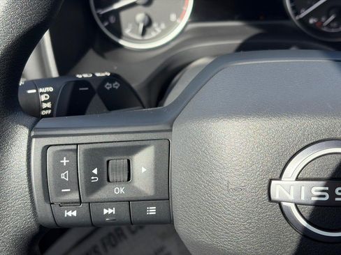Used 2025 Nissan Rogue S FWD image 23
