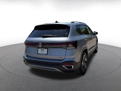 Used 2025 Volkswagen Taos SE image 15