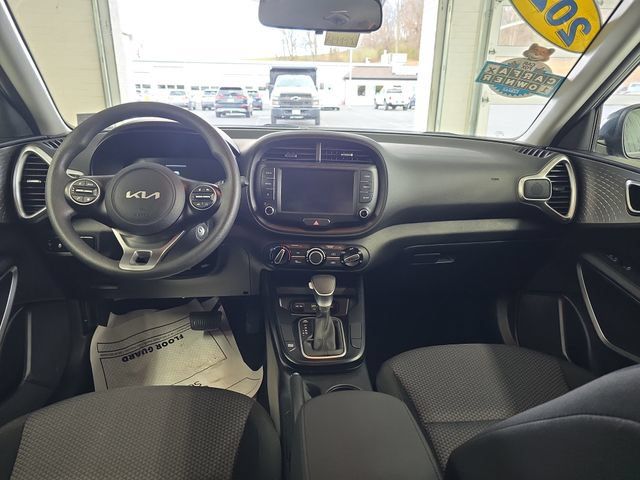 Used 2025 Kia Soul LX FWD image 11