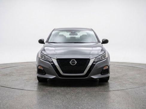 Used 2025 Nissan Altima 2.5 SV FWD image 2