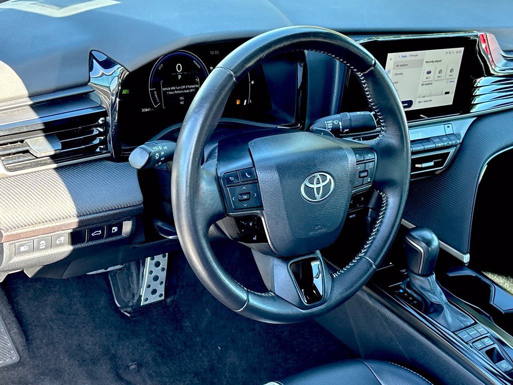 Used 2025 Toyota Camry SE FWD image 16