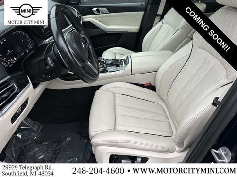 Used 2021 BMW X7 M50i w/ Executive Package image 24
