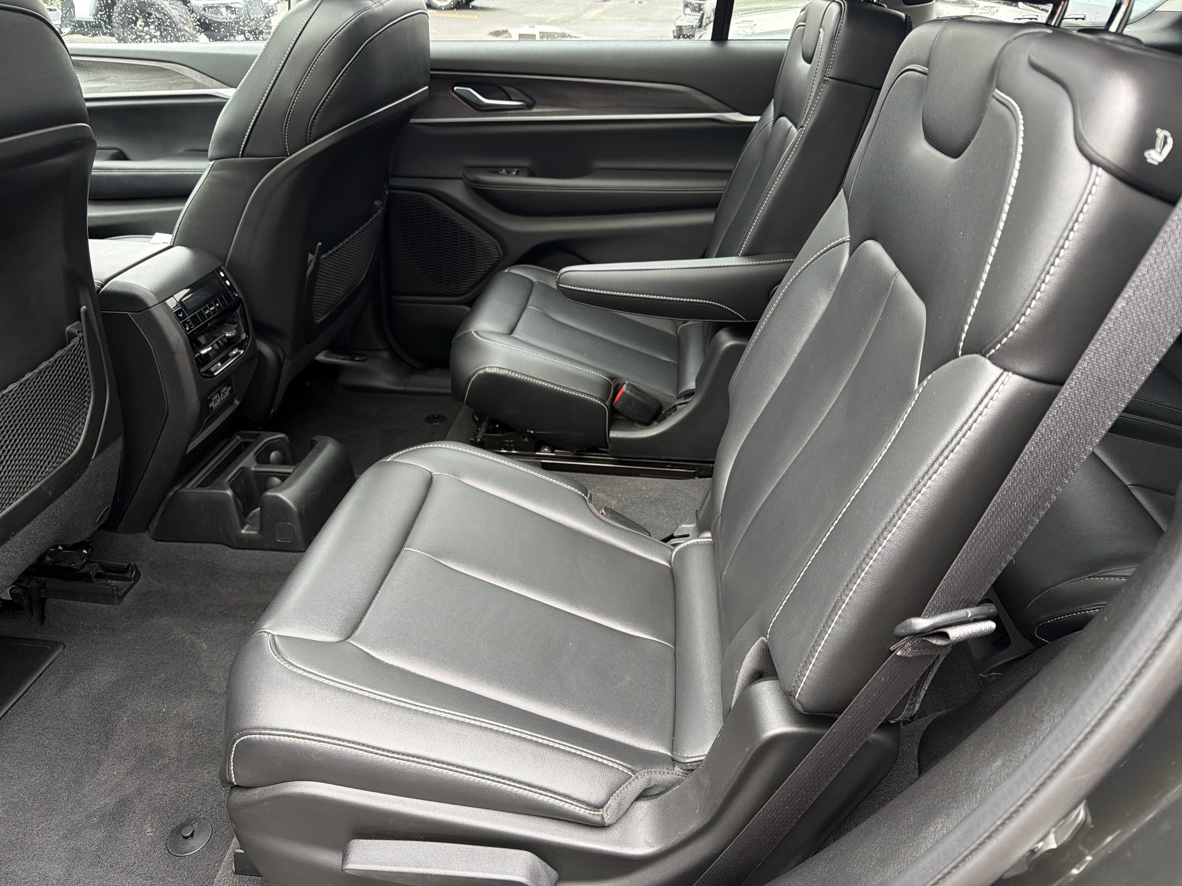 Used 2023 Jeep Grand Cherokee L Limited AWD/4WD image 25