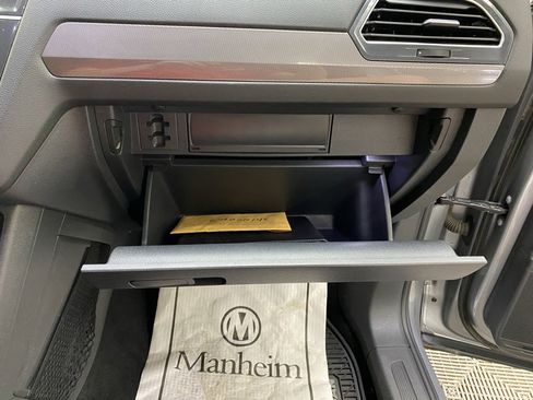 Used 2024 Volkswagen Tiguan Wolfsburg Edition image 40