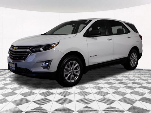 Used 2021 Chevrolet Equinox LS w/ LS Convenience Package image 10