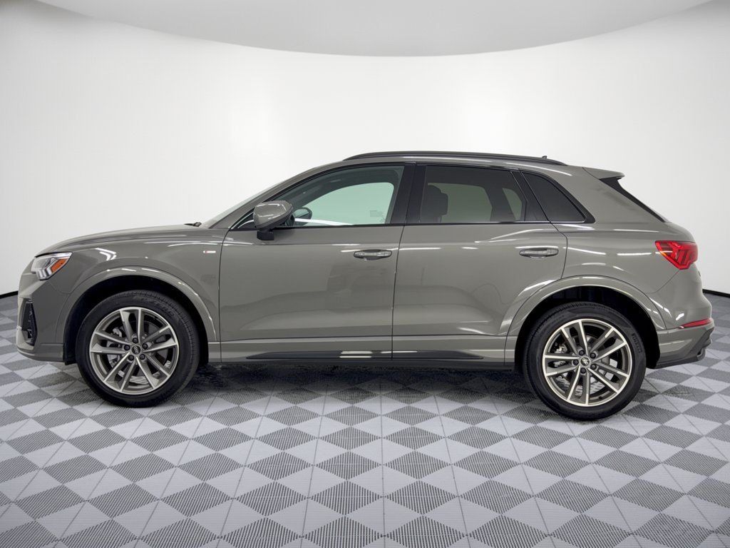 Used 2024 Audi Q3 2.0T Premium AWD/4WD image 2