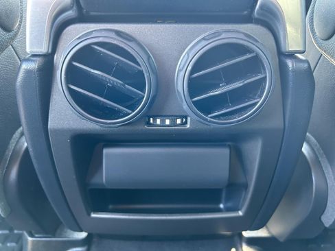 Used 2014 Land Rover LR4 HSE image 25
