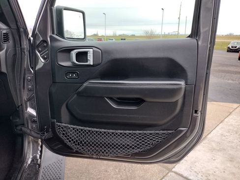Used 2018 Jeep Wrangler Unlimited Sahara image 21