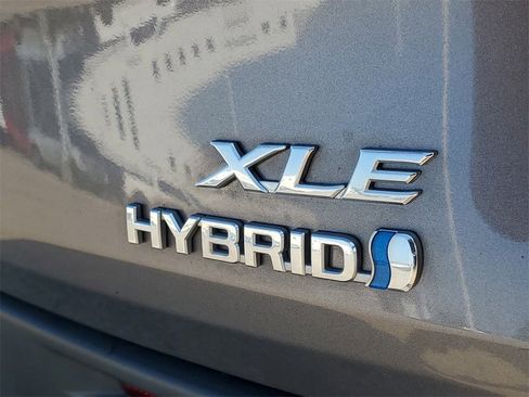 Used 2022 Toyota Sienna XLE image 6