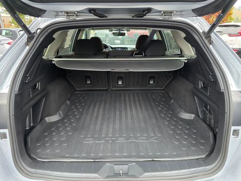 Used 2021 Subaru Outback Premium image 6