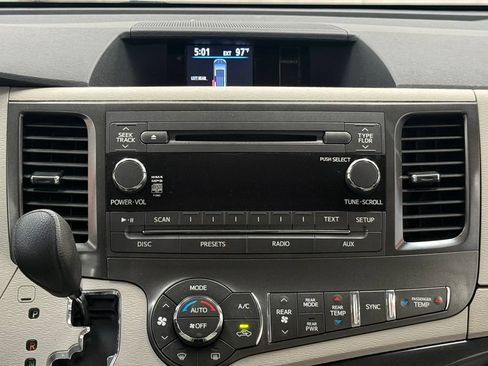 Used 2014 Toyota Sienna LE FWD image 10