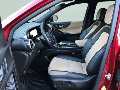 Used 2025 Chevrolet Equinox ACTIV image 16