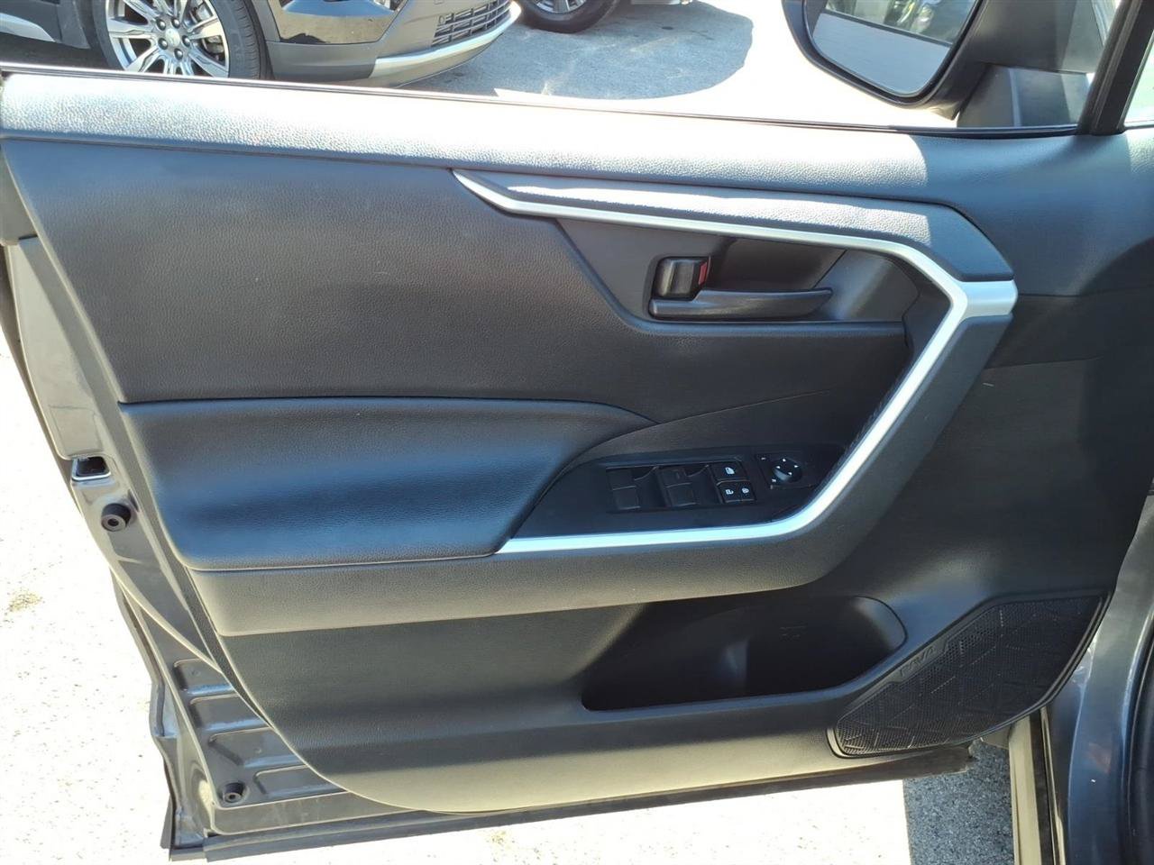 Used 2019 Toyota RAV4 LE w/ All Weather Liner Package AWD/4WD image 11