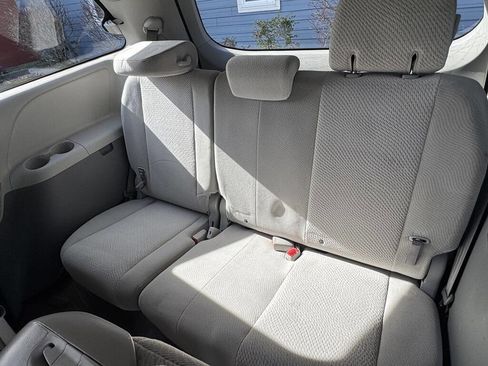 Used 2012 Toyota Sienna LE image 21