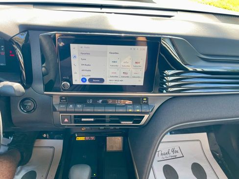 Used 2025 Toyota Camry LE image 15